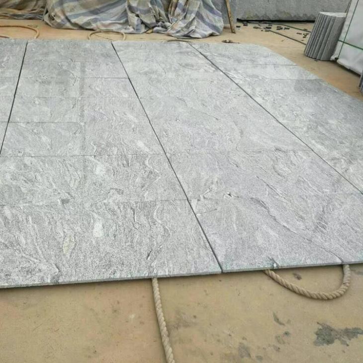 Granit gris brumeux
