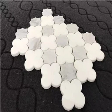 Mosaïque de marbre de carreaux blancs et gris