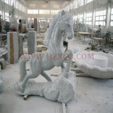 Sculpture cheval en granit gris
