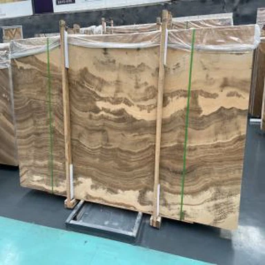 Marbre Royal en bois coupé en croix
