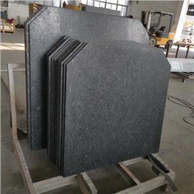 Foyer de cheminée en granit noir