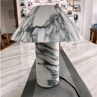 Lampe de table LED en marbre